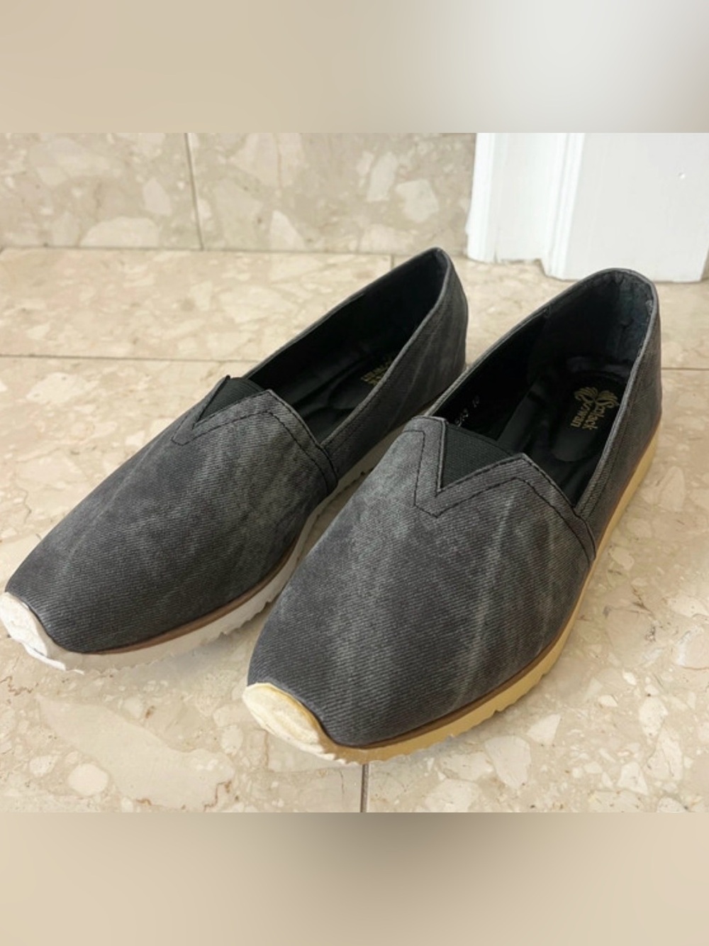NWT 10 Wm’s Blk Swan Slip-On Canvas Casual Shoes - Charcoal Gray